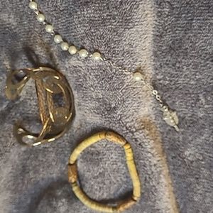 3/$15🚨VINTAGE Random Bracelets 1 stretch. 1 Cuff.  1 Adjustable.